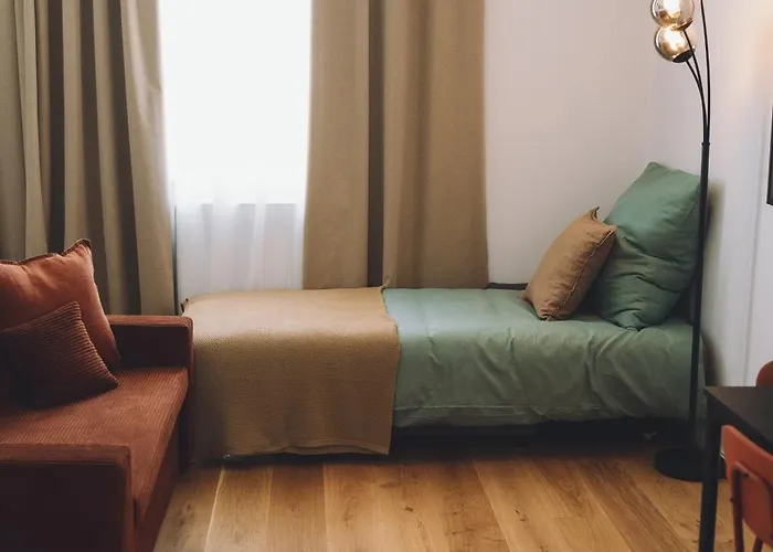 13 Orange Wood Mit Verschiedenen Schlafmoeglichkeiten *
