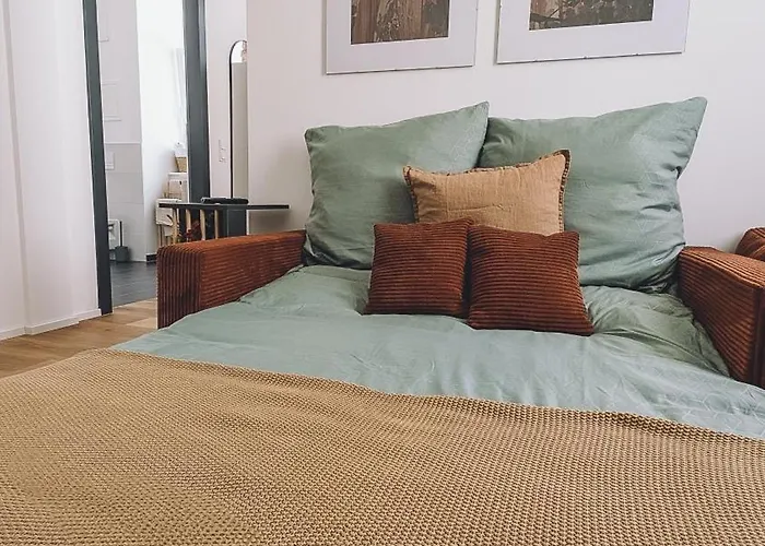 13 Orange Wood Mit Verschiedenen Schlafmoeglichkeiten * Amberg