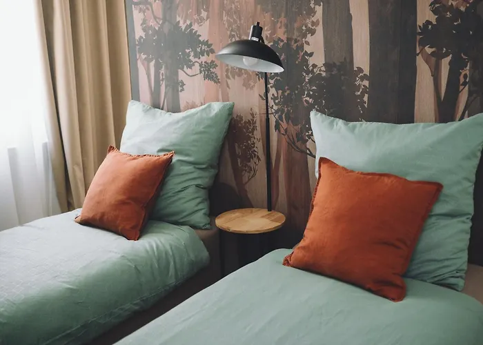 13 Orange Wood Mit Verschiedenen Schlafmoeglichkeiten
