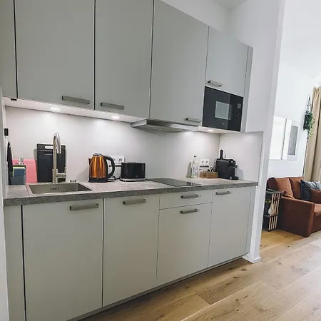 13 Orange Wood Mit Verschiedenen Schlafmoeglichkeiten