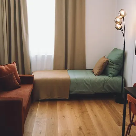 13 Orange Wood Mit Verschiedenen Schlafmoeglichkeiten *