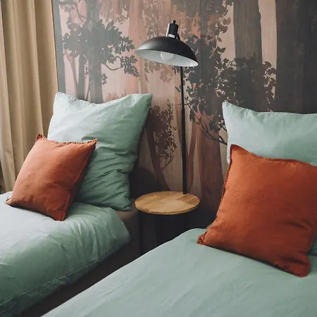 13 Orange Wood Mit Verschiedenen Schlafmoeglichkeiten